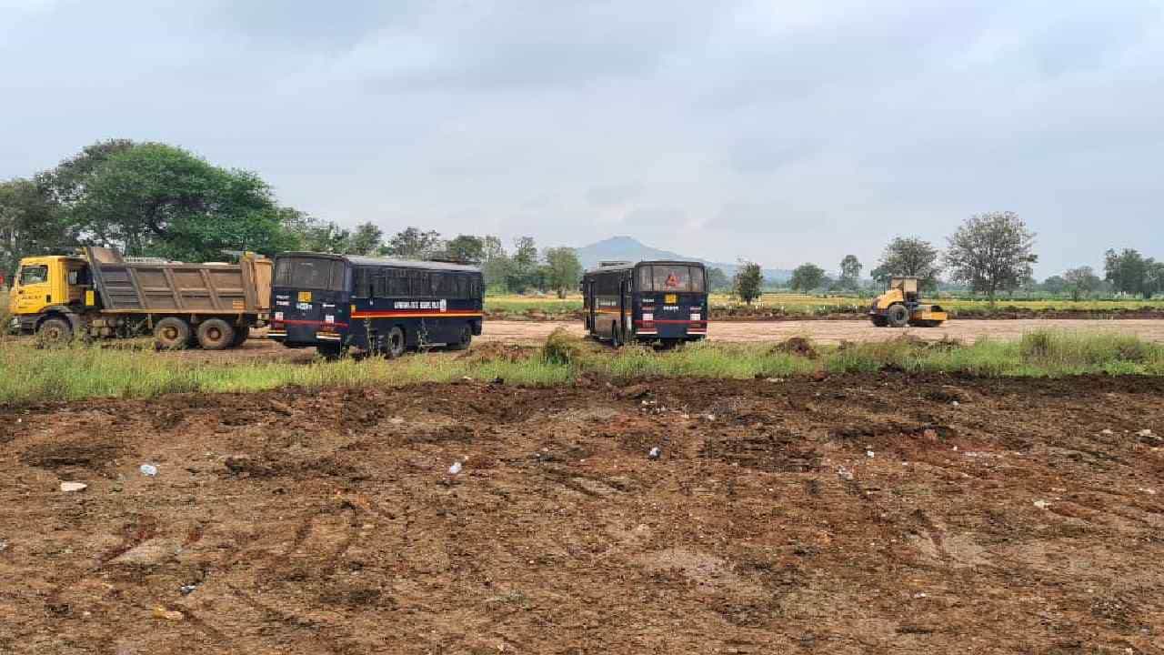 ರೈತರ ತೀವ್ರ ವಿರೋಧದ ಮಧ್ಯೆ ಹಲಗಾ-ಮಚ್ಚೆ ಬೈಪಾಸ್ ರಸ್ತೆ ಕಾಮಗಾರಿ; ಎರಡೇ ದಿನದಲ್ಲಿ 5 ಕಿಲೋ ಮೀಟರ್ ಕಚ್ಚಾ ರಸ್ತೆ ನಿರ್ಮಾಣ ರೈತರ ತೀವ್ರ ವಿರೋಧದ ಮಧ್ಯೆ ಹಲಗಾ-ಮಚ್ಚೆ ಬೈಪಾಸ್ ರಸ್ತೆ ಕಾಮಗಾರಿ; ಎರಡೇ ದಿನದಲ್ಲಿ 5 ಕಿಲೋ ಮೀಟರ್ ಕಚ್ಚಾ ರಸ್ತೆ ನಿರ್ಮಾಣ