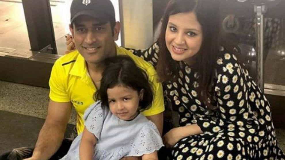 MS Dhoni: ತನ್ನ ನೆಚ್ಚಿನ ಹನಿಯೊಂದಿಗೆ ಟೀ ಸವಿದ ಧೋನಿ; ಮುದ್ದಿನ ಫೋಟೋ ಹಂಚಿಕೊಂಡ ಪತ್ನಿ ಸಾಕ್ಷಿ MS Dhoni: ತನ್ನ ನೆಚ್ಚಿನ ಹನಿಯೊಂದಿಗೆ ಟೀ ಸವಿದ ಧೋನಿ; ಮುದ್ದಿನ ಫೋಟೋ ಹಂಚಿಕೊಂಡ ಪತ್ನಿ ಸಾಕ್ಷಿ