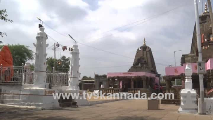Temple Tour: ಶಿಲ್ಪಕಲೆಯಿಂದ ಗಮನ ಸೆಳೆಯುತ್ತಿದೆ ಐತಿಹಾಸಿಕ ದೇವಾಲಯ Temple Tour: ಶಿಲ್ಪಕಲೆಯಿಂದ ಗಮನ ಸೆಳೆಯುತ್ತಿದೆ ಐತಿಹಾಸಿಕ ದೇವಾಲಯ