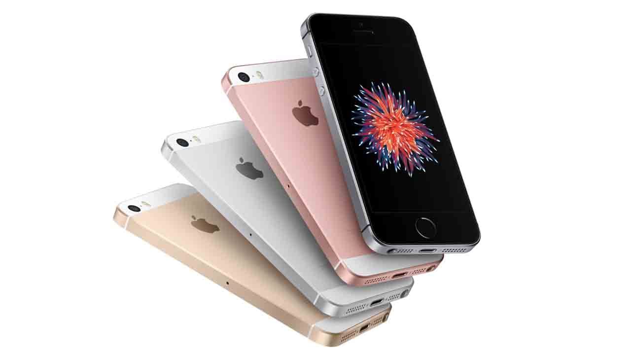 Apple iPhone SE: ಆ್ಯಪಲ್ ಐಫೋನ್ ಎಸ್ಇ 4.7 ಇಂಚಿನ ರೆಟಿನಾ ಎಚ್ಡಿ ಡಿಸ್ಪ್ಲೇಯೊಂದಿಗೆ ಬರುತ್ತದೆ. ಜೊತೆಗೆ ಡಾಲ್ಬಿ ವಿಷನ್ ಮತ್ತು HDR10ನೊಂದಿಗೆ ಬರುತ್ತದೆ.  ಆ್ಯಪಲ್ A13 ಬಯೋನಿಕ್ ಚಿಪ್ ಅನ್ನು ಅಳವಡಿತ್ತಾ ಬಂದಿದೆ. ಇದು ಆ್ಯಪಲ್ ಐಫೋನ್ 11 ಲೈನ್ಅಪ್ಗೆ ಶಕ್ತಿಯನ್ನು ನೀಡುತ್ತದೆ. ಇದರ ಬೆಲೆ ಕೇವಲ 29,999 ರೂ. ಆಗಿದೆ.