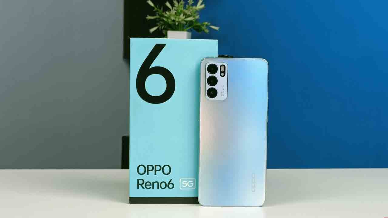 Oppo Reno 6: ಒಪ್ಪೋ ರೆನೋ 6 5G ಸ್ಮಾರ್ಟ್ಫೋನ್ 6.43-ಇಂಚಿನ ಫುಲ್-ಹೆಚ್ಡಿ + ಡಿಸ್ಪ್ಲೇಯನ್ನು ಹೊಂದಿದೆ. ಮೀಡಿಯಾ ಟೆಕ್ ಡೈಮೆನ್ಸಿಟಿ 900SoC ಪ್ರೊಸೆಸರ್ ಬಲವನ್ನು ಪಡೆದುಕೊಂಡಿದೆ. ಮುಖ್ಯ ಕ್ಯಾಮೆರಾ 64 ಮೆಗಾಪಿಕ್ಸೆಲ್ ಸೆನ್ಸಾರ್ ಹೊಂದಿದೆ. ಜೊತೆಗೆ 4,300mAh ಬ್ಯಾಟರಿ ಸಾಮರ್ಥ್ಯವನ್ನು ಪಡೆದುಕೊಂಡಿದೆ. ಪ್ರಸ್ತುತ ಇದರ ಬೆಲೆ 29,990 ರೂ. ಆಗಿದೆ.