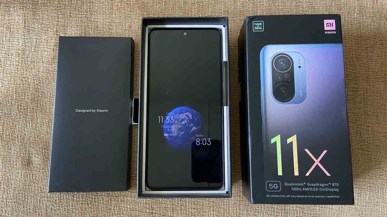 Xiaomi Mi 11X: ಶವೋಮಿಯ ಎಂಐ 11X ಫೋನ್ 6.67-ಇಂಚಿನ Full-HD+ E4 AMOLED ಡಿಸ್ ಪ್ಲೇ ಹೊಂದಿದ್ದು Qualcomm Snapdragon 870 SoC ಮತ್ತು 48-ಮೆಗಾಪಿಕ್ಸೆಲ್ ಪ್ರಾಥಮಿಕ ಕ್ಯಾಮೆರಾದೊಂದಿಗೆ ಟ್ರಿಪಲ್ ಹಿಂಬದಿಯ ಕ್ಯಾಮೆರಾ ಸೆಟಪ್ ಅನ್ನು ಹೊಂದಿದೆ. 33W ವೇಗದ ಚಾರ್ಜಿಂಗ್ ಅನ್ನು ಬೆಂಬಲಿಸುವ 4,520mAh ಸಾಮರ್ಥ್ಯದ ಬ್ಯಾಟರಿ ಇದೆ. ಇದರ ಬೆಲೆ 27,999 ರೂ. ಆಗಿದೆ.