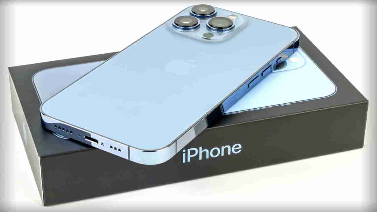 iPhone XR: ಐಫೋನ್ ಖರೀದಿಗೆ ಕ್ಯೂ ನಿಂತ ಜನರು: ಕೇವಲ 18,599 ರೂ. ಗೆ ಸಿಗುತ್ತಿದೆ ಆ್ಯಪಲ್ ಫೋನ್