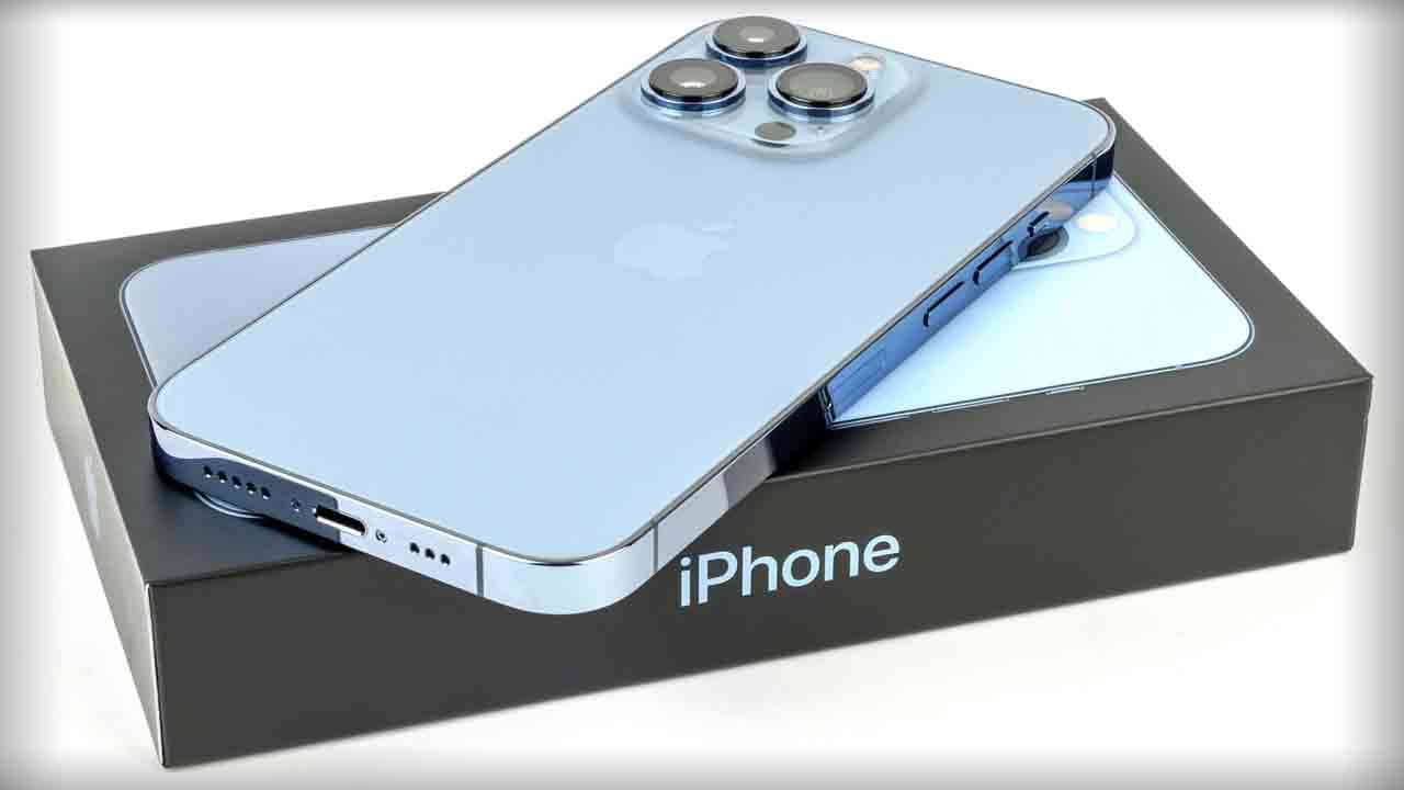 iPhone XR: ಐಫೋನ್ ಖರೀದಿಗೆ ಕ್ಯೂ ನಿಂತ ಜನರು: ಕೇವಲ 18,599 ರೂ. ಗೆ ಸಿಗುತ್ತಿದೆ ಆ್ಯಪಲ್ ಫೋನ್ iPhone XR: ಐಫೋನ್ ಖರೀದಿಗೆ ಕ್ಯೂ ನಿಂತ ಜನರು: ಕೇವಲ 18,599 ರೂ. ಗೆ ಸಿಗುತ್ತಿದೆ ಆ್ಯಪಲ್ ಫೋನ್