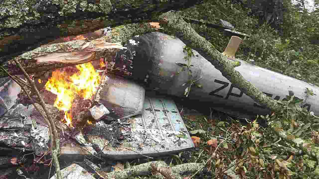 Chopper Crash in Coonoor: ಹೆಲಿಕಾಪ್ಟರ್ ಪತನವಾದ ಸ್ಥಳದಲ್ಲಿ ಐವರ ಮೃತದೇಹ ಪತ್ತೆ; ಬೆಳಗ್ಗೆ11.45ಕ್ಕೆ ಸುಲೂರಿಂದ ಹೊರಟಿತ್ತು ಚಾಪರ್ Chopper Crash in Coonoor: ಹೆಲಿಕಾಪ್ಟರ್ ಪತನವಾದ ಸ್ಥಳದಲ್ಲಿ ಐವರ ಮೃತದೇಹ ಪತ್ತೆ; ಬೆಳಗ್ಗೆ11.45ಕ್ಕೆ ಸುಲೂರಿಂದ ಹೊರಟಿತ್ತು ಚಾಪರ್