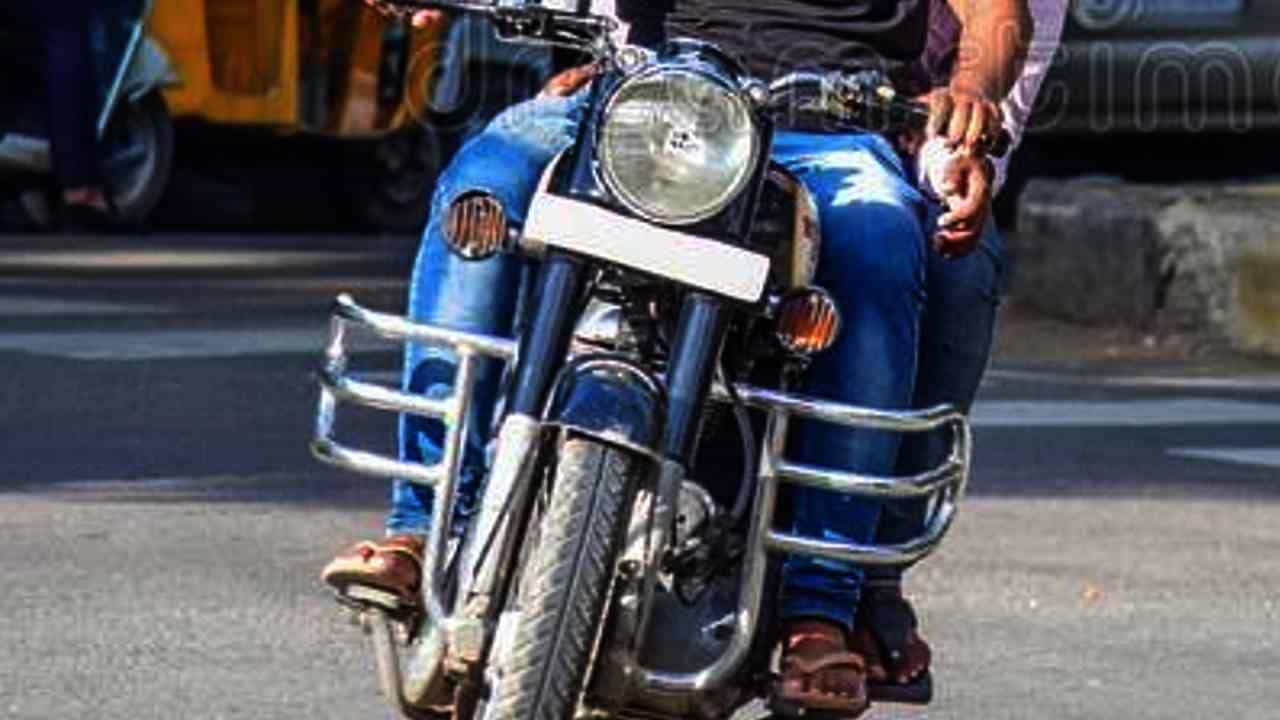 ಫಾಲೋವರ್ಸ್​ ಹೆಚ್ಚಿಸಿಕೊಳ್ಳಲು ಬೈಕ್​ ಮೇಲೆ ಡ್ಯಾನ್ಸ್ ಮಾಡಿದ ಯುವಕ; ಅದಾದ ಮೇಲೆ 9000 ರೂ.ಖರ್ಚು ಮಾಡಬೇಕಾಯ್ತು !