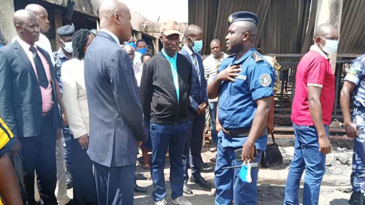 Burundi prison fire ಬುರುಂಡಿ ಜೈಲಿನಲ್ಲಿ ಬೆಂಕಿ; 38 ಮಂದಿ ಸಜೀವ ದಹನ, 69 ಮಂದಿಗೆ ಗಾಯ Burundi prison fire ಬುರುಂಡಿ ಜೈಲಿನಲ್ಲಿ ಬೆಂಕಿ; 38 ಮಂದಿ ಸಜೀವ ದಹನ, 69 ಮಂದಿಗೆ ಗಾಯ