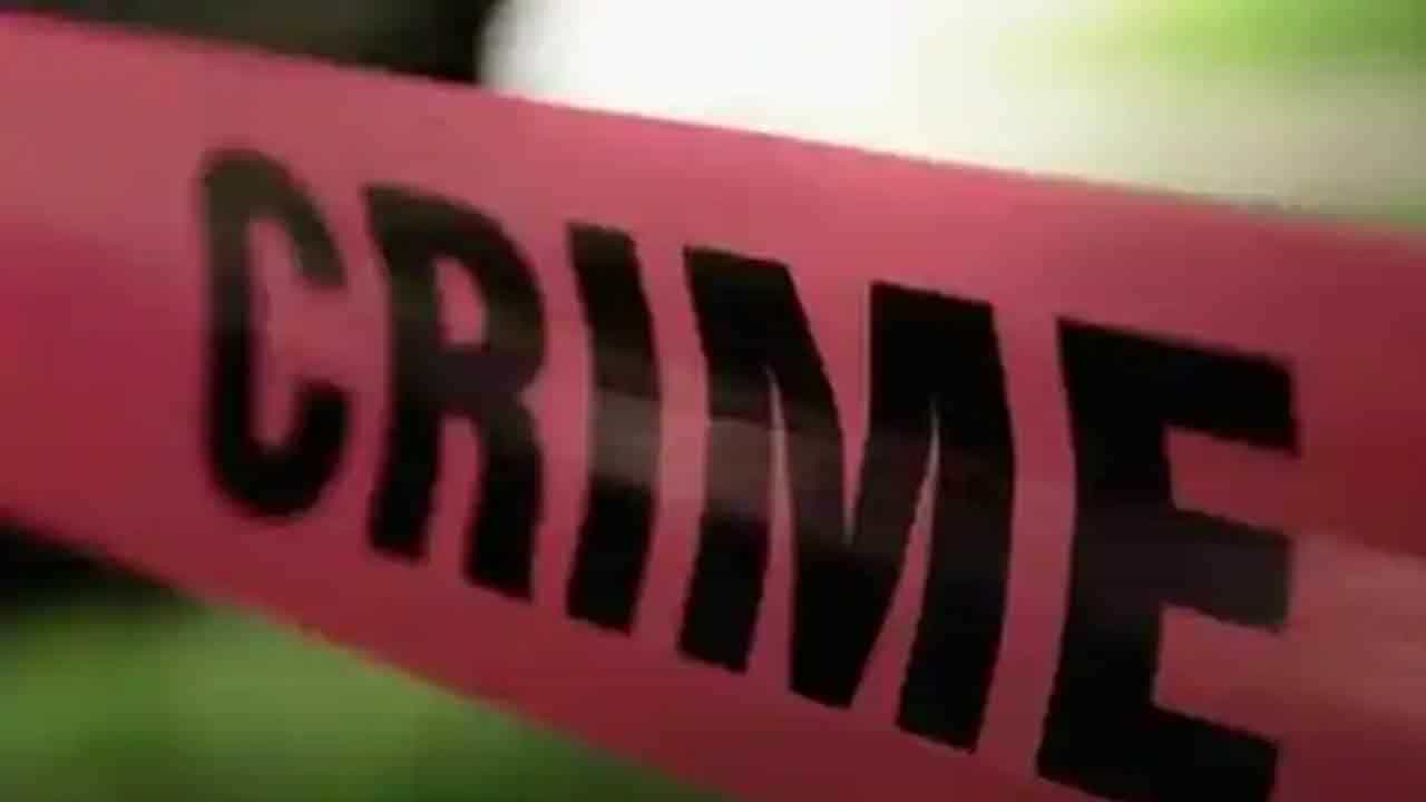Crime News: ಧಾರ್ಮಿಕ ಸ್ಥಳಗಳನ್ನು ಅಪವಿತ್ರಗೊಳಿಸಿದವನ ವಿರುದ್ಧ ಆಕ್ರೋಶ, ಮನೆ ಮುಂದೆ ನಿಲ್ಲಿಸಿದ್ದ ಬೈಕ್ ಕಳವು Crime News: ಧಾರ್ಮಿಕ ಸ್ಥಳಗಳನ್ನು ಅಪವಿತ್ರಗೊಳಿಸಿದವನ ವಿರುದ್ಧ ಆಕ್ರೋಶ, ಮನೆ ಮುಂದೆ ನಿಲ್ಲಿಸಿದ್ದ ಬೈಕ್ ಕಳವು