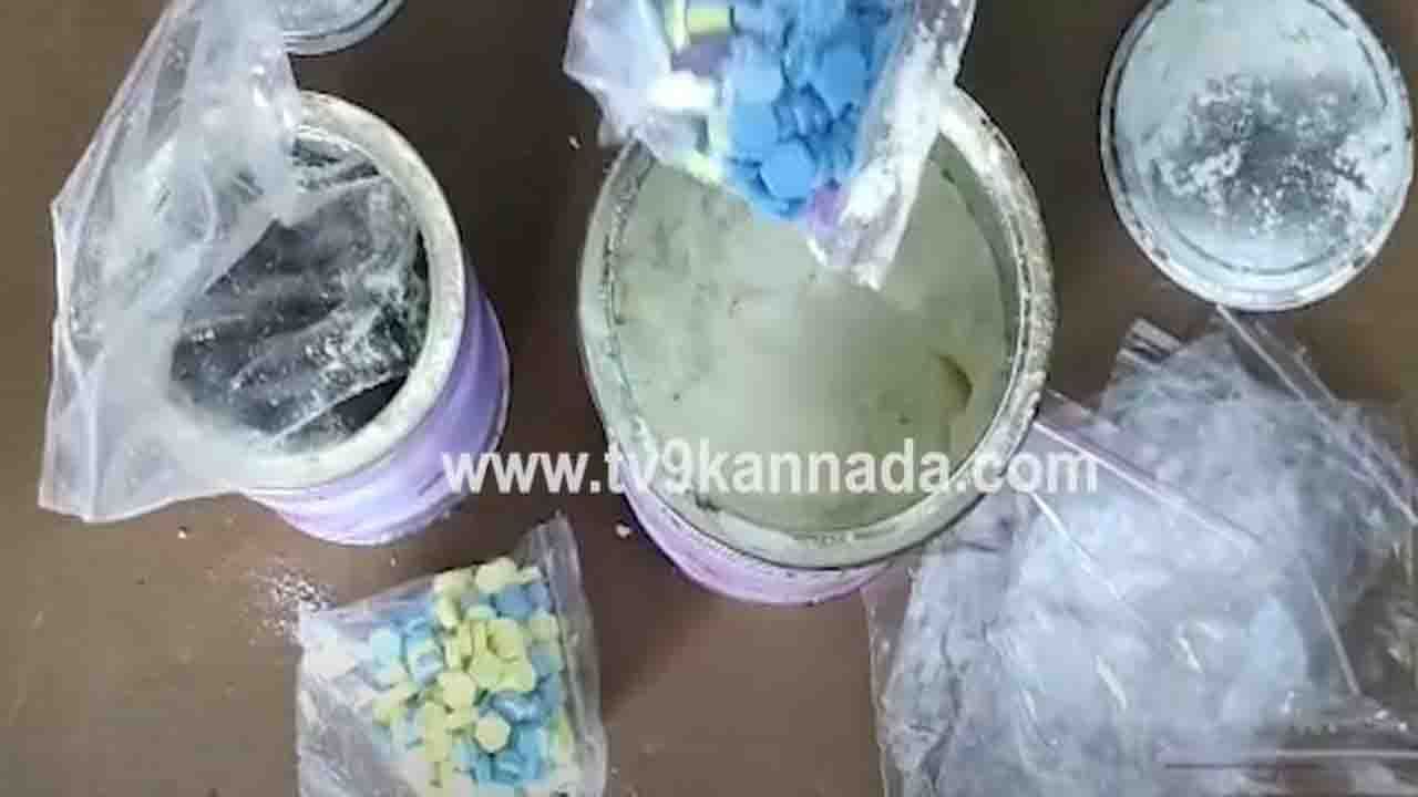 ಹಾಲಿನ ಪೌಡರ್ ಬಾಕ್ಸ್ನಲ್ಲಿ ಮತ್ತೇರಿಸುವ ಡ್ರಗ್ಸ್ ಪೂರೈಕೆ: ವಿಚಾರಣೆಗೆ ಬರುವಂತೆ ಪ್ರೆಸ್ಟೀಜ್ ಗ್ರೂಪ್ ಮುಖ್ಯಸ್ಥೆ ಅಂಜುಂಗೆ ನೋಟಿಸ್ ಹಾಲಿನ ಪೌಡರ್ ಬಾಕ್ಸ್ನಲ್ಲಿ ಮತ್ತೇರಿಸುವ ಡ್ರಗ್ಸ್ ಪೂರೈಕೆ: ವಿಚಾರಣೆಗೆ ಬರುವಂತೆ ಪ್ರೆಸ್ಟೀಜ್ ಗ್ರೂಪ್ ಮುಖ್ಯಸ್ಥೆ ಅಂಜುಂಗೆ ನೋಟಿಸ್