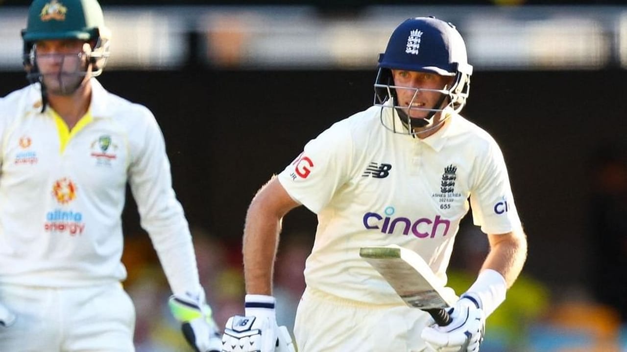 ಇಂಗ್ಲೆಂಡ್ ಕ್ರಿಕೆಟ್ ತಂಡದ ಟೆಸ್ಟ್ ನಾಯಕ ಜೋ ರೂಟ್, 2021 ವೈಯಕ್ತಿಕವಾಗಿ ಸಾಧನೆಯ ಉತ್ತುಂಗಕ್ಕೇರಿದ್ದಾರೆ. ಆದರೆ ಇಂಗ್ಲೆಂಡ್ ತಂಡ ಖಂಡಿತವಾಗಿಯೂ ವಿಫಲಗೊಳ್ಳುತ್ತದೆ, ಆದರೆ ರೂಟ್ ಮಾತ್ರ ಸತತವಾಗಿ ರನ್ ಗಳಿಸುತ್ತಿದ್ದಾರೆ. ರೂಟ್ ತಂಡಕ್ಕಾಗಿ ಸತತವಾಗಿ ರನ್ ಗಳಿಸುತ್ತಿರುವುದಲ್ಲದೆ ಇಂಗ್ಲಿಷ್ ಕ್ರಿಕೆಟ್ನ ದಾಖಲೆಗಳನ್ನು ಮುರಿಯುತ್ತಿದ್ದಾರೆ. ಇದೀಗ ಮಾಜಿ ನಾಯಕ ಅಲೆಸ್ಟರ್ ಕುಕ್ ಹೆಸರಿನಲ್ಲಿದ್ದ ಮತ್ತೊಂದು ದೊಡ್ಡ ದಾಖಲೆಯನ್ನು ಮುರಿದಿದ್ದಾರೆ.