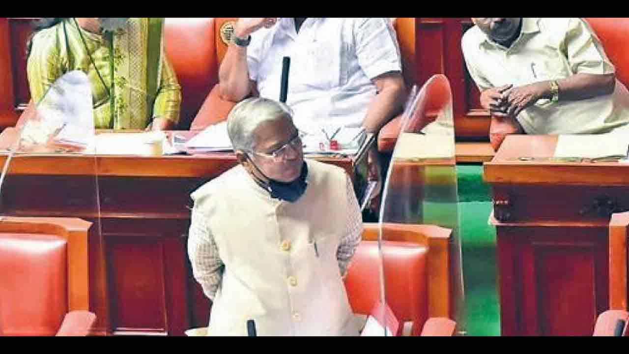 ನೀರಾವರಿ ಯೋಜನೆ ಪೂರ್ಣಗೊಳ್ಳಲು 1 ಲಕ್ಷ ಕೋಟಿ ಬೇಕು, ಅನುದಾನದ ಸಮಸ್ಯೆಯಿದೆ: ಗೋವಿಂದ ಕಾರಜೋಳ ನೀರಾವರಿ ಯೋಜನೆ ಪೂರ್ಣಗೊಳ್ಳಲು 1 ಲಕ್ಷ ಕೋಟಿ ಬೇಕು, ಅನುದಾನದ ಸಮಸ್ಯೆಯಿದೆ: ಗೋವಿಂದ ಕಾರಜೋಳ