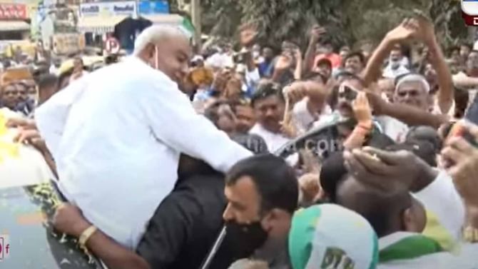 ಮಾಜಿ ಪ್ರಧಾನಿ ದೇವೇಗೌಡರಿಗೆ ವಯಸ್ಸಾಗಿರೋದು ನಿಜ ಆದರೆ ಅವರ ಜನಪ್ರಿಯತೆ ಕೊಂಚವೂ ಕಡಿಮೆಯಾಗಿಲ್ಲ! ಮಾಜಿ ಪ್ರಧಾನಿ ದೇವೇಗೌಡರಿಗೆ ವಯಸ್ಸಾಗಿರೋದು ನಿಜ ಆದರೆ ಅವರ ಜನಪ್ರಿಯತೆ ಕೊಂಚವೂ ಕಡಿಮೆಯಾಗಿಲ್ಲ!
