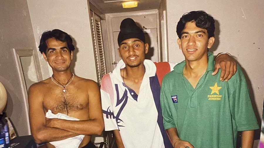 Harbhajan Singh: ಟ್ವಿಟರ್ನಲ್ಲಿ ಹಳೆಯ ಫೋಟೋ ಹಂಚಿಕೊಂಡು ಅಭಿಮಾನಿಗಳ ತಲೆಗೆ ಹುಳ ಬಿಟ್ಟ ಟರ್ಬನೇಟರ್ Harbhajan Singh: ಟ್ವಿಟರ್ನಲ್ಲಿ ಹಳೆಯ ಫೋಟೋ ಹಂಚಿಕೊಂಡು ಅಭಿಮಾನಿಗಳ ತಲೆಗೆ ಹುಳ ಬಿಟ್ಟ ಟರ್ಬನೇಟರ್