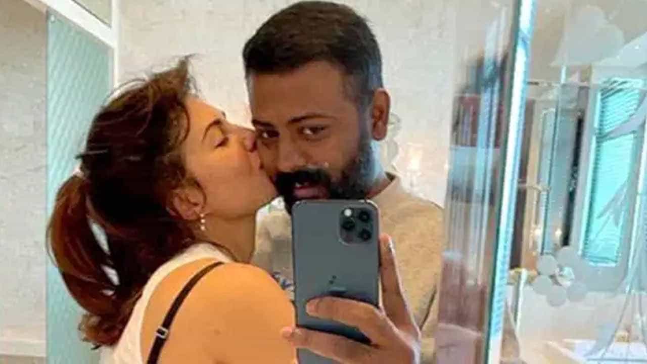 ಜಾಕ್ವೆಲಿನ್ಗಾಗಿ ಬರೋಬ್ಬರಿ ₹ 500 ಕೋಟಿ ಬಜೆಟ್ನ ಸೂಪರ್ಹೀರೋ ಚಿತ್ರ ನಿರ್ಮಿಸುವುದಾಗಿ ಭರವಸೆ ನೀಡಿದ್ದ ವಂಚಕ ಸುಕೇಶ್ ಜಾಕ್ವೆಲಿನ್ಗಾಗಿ ಬರೋಬ್ಬರಿ ₹ 500 ಕೋಟಿ ಬಜೆಟ್ನ ಸೂಪರ್ಹೀರೋ ಚಿತ್ರ ನಿರ್ಮಿಸುವುದಾಗಿ ಭರವಸೆ ನೀಡಿದ್ದ ವಂಚಕ ಸುಕೇಶ್