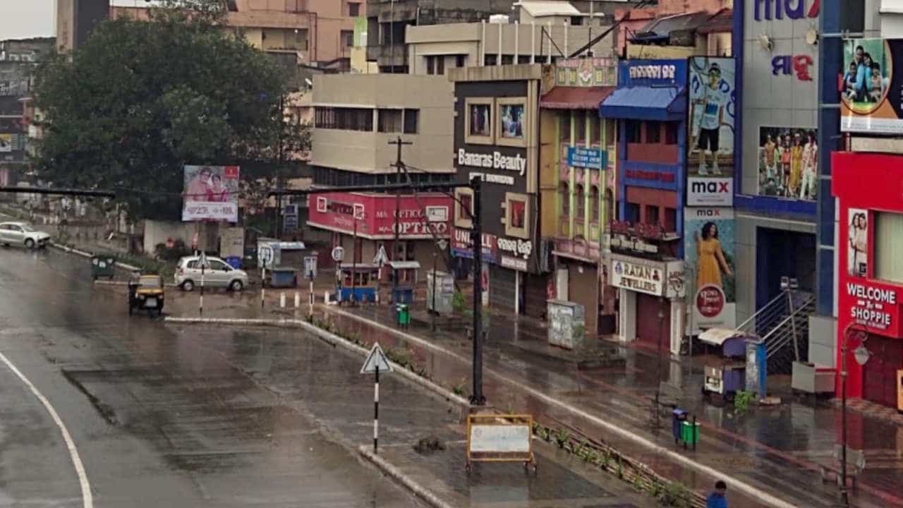 Cyclone Jawad: ಜವಾದ್​ ಚಂಡಮಾರುತದಿಂದ ಒಡಿಶಾದಲ್ಲಿ ವಿಪರೀತ ಮಳೆ; ಆಂಧ್ರದ ಕರಾವಳಿ ತೀರಗಳಿಂದ 54 ಸಾವಿರ ಜನರ ಸ್ಥಳಾಂತರ