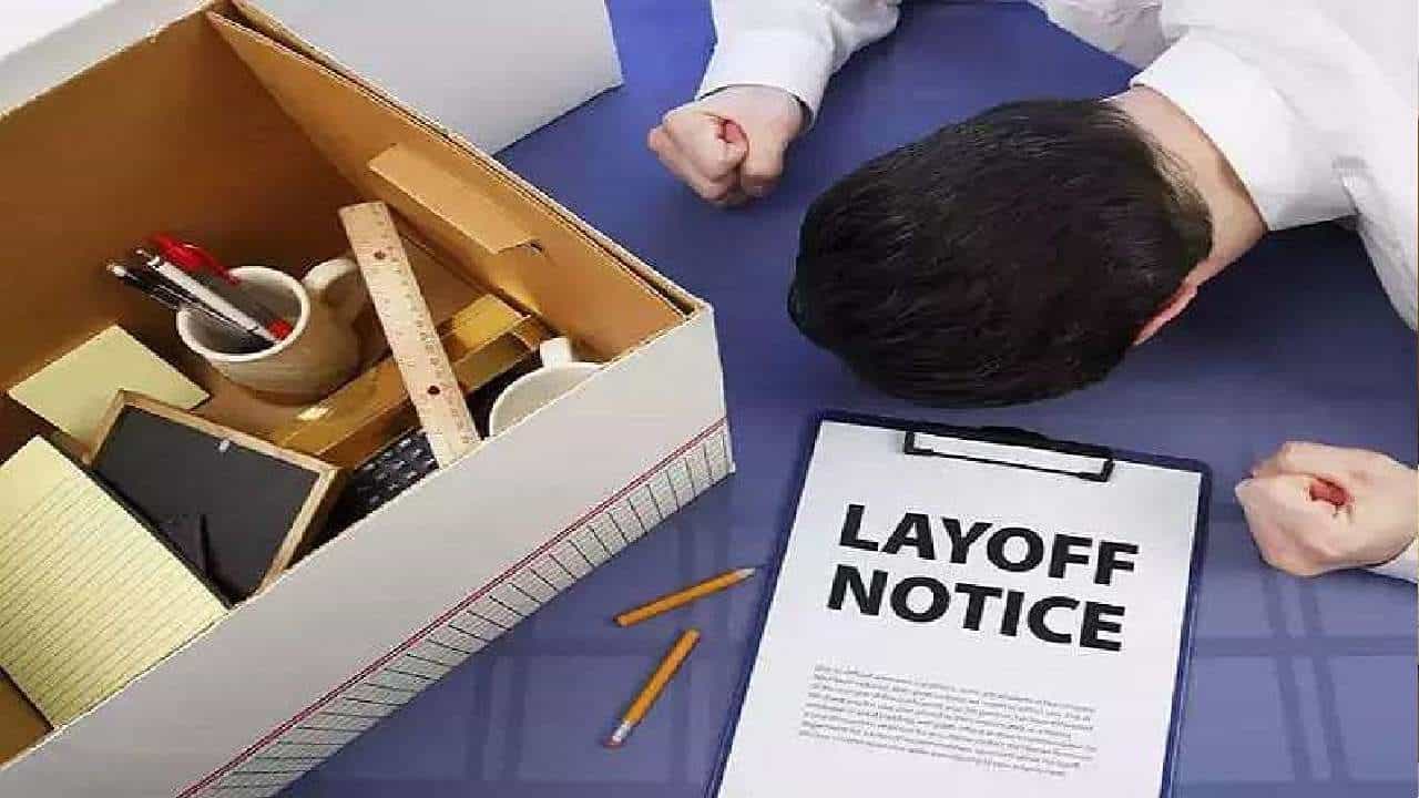 Job Loss: ಝೂಮ್ ಮೀಟಿಂಗ್ನಲ್ಲೇ 900ಕ್ಕೂ ಹೆಚ್ಚು ಜನರ ಕೆಲಸ ಹೋಗುವ ಸುದ್ದಿ ಹೇಳಿದ ಸಿಇಒ; ಹೇಗಿದೆ ಉದ್ಯೋಗ ಮಾರುಕಟ್ಟೆ? Job Loss: ಝೂಮ್ ಮೀಟಿಂಗ್ನಲ್ಲೇ 900ಕ್ಕೂ ಹೆಚ್ಚು ಜನರ ಕೆಲಸ ಹೋಗುವ ಸುದ್ದಿ ಹೇಳಿದ ಸಿಇಒ; ಹೇಗಿದೆ ಉದ್ಯೋಗ ಮಾರುಕಟ್ಟೆ?