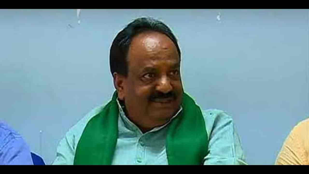 ಜೆಡಿಎಸ್ ತೊರೆದು ಕಾಂಗ್ರೆಸ್ ಸೇರಿದ ಕೋನರೆಡ್ಡಿ: ಸ್ವಾಗತಿಸಿದ ಡಿಕೆ ಶಿವಕುಮಾರ್, ಸಿದ್ದರಾಮಯ್ಯ ಜೆಡಿಎಸ್ ತೊರೆದು ಕಾಂಗ್ರೆಸ್ ಸೇರಿದ ಕೋನರೆಡ್ಡಿ: ಸ್ವಾಗತಿಸಿದ ಡಿಕೆ ಶಿವಕುಮಾರ್, ಸಿದ್ದರಾಮಯ್ಯ