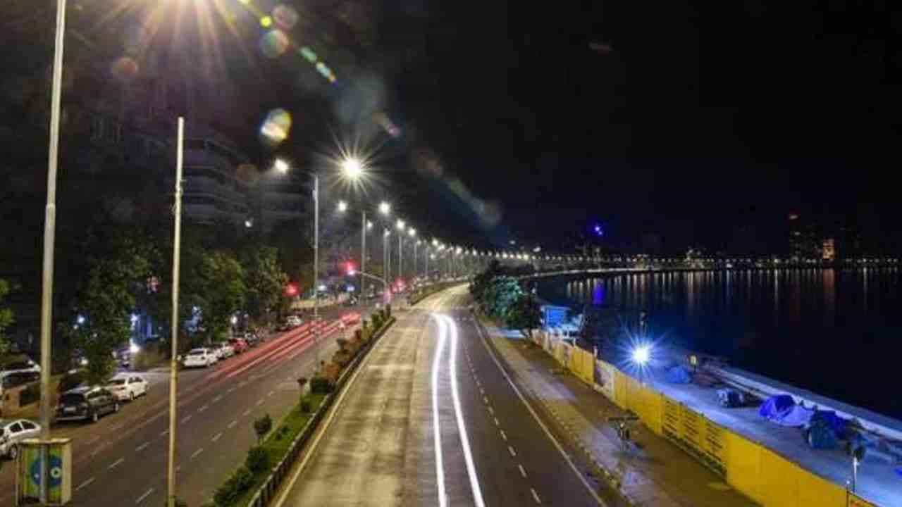 ಕೊವಿಡ್ 19 ಸೋಂಕಿತರ ಸಂಖ್ಯೆಯಲ್ಲಿ ಹೆಚ್ಚಳ; ಮಹಾರಾಷ್ಟ್ರದಲ್ಲಿ ಮತ್ತೆ ಶೇ.50ರ ನಿಯಮ ಜಾರಿ, ರಾತ್ರಿ ಗುಂಪುಗೂಡುವುದು ನಿಷೇಧ ಕೊವಿಡ್ 19 ಸೋಂಕಿತರ ಸಂಖ್ಯೆಯಲ್ಲಿ ಹೆಚ್ಚಳ; ಮಹಾರಾಷ್ಟ್ರದಲ್ಲಿ ಮತ್ತೆ ಶೇ.50ರ ನಿಯಮ ಜಾರಿ, ರಾತ್ರಿ ಗುಂಪುಗೂಡುವುದು ನಿಷೇಧ