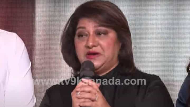 ‘ಅರ್ಜುನ್ ಗೌಡ’ ಸುದ್ದಿಗೋಷ್ಠಿಯಲ್ಲಿ ಪತಿ ಕೋಟಿ ರಾಮು ನೆನೆದು ಕಣ್ಣೀರು ಹಾಕಿದ ಮಾಲಾಶ್ರೀ ‘ಅರ್ಜುನ್ ಗೌಡ’ ಸುದ್ದಿಗೋಷ್ಠಿಯಲ್ಲಿ ಪತಿ ಕೋಟಿ ರಾಮು ನೆನೆದು ಕಣ್ಣೀರು ಹಾಕಿದ ಮಾಲಾಶ್ರೀ