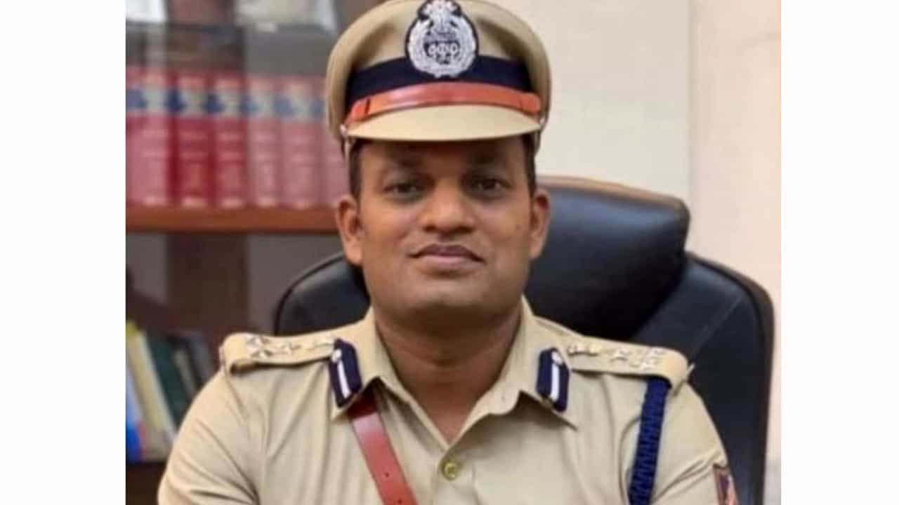 ಮಂಗಳೂರು: ನಾಲ್ವರ ಆತ್ಮಹತ್ಯೆ ಪ್ರಕರಣಕ್ಕೆ ಮತಾಂತರ ಯತ್ನವೇ ಕಾರಣ -ಮಂಗಳೂರು ಪೊಲೀಸರ ತನಿಖೆಯಲ್ಲಿ ಬಹಿರಂಗ ಮಂಗಳೂರು: ನಾಲ್ವರ ಆತ್ಮಹತ್ಯೆ ಪ್ರಕರಣಕ್ಕೆ ಮತಾಂತರ ಯತ್ನವೇ ಕಾರಣ -ಮಂಗಳೂರು ಪೊಲೀಸರ ತನಿಖೆಯಲ್ಲಿ ಬಹಿರಂಗ