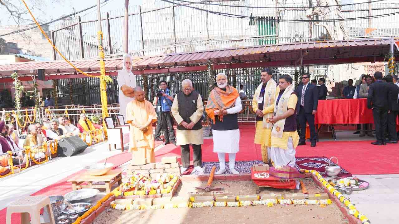 PM Modi in Varanasi: ಕಾಶಿ ವಿಶ್ವನಾಥ ಕಾರಿಡಾರ್ ನಿರ್ಮಾಣವಾಗಿದ್ದು ಹೇಗೆ?; ಇಲ್ಲಿದೆ ಸಂಪೂರ್ಣ ವಿವರ PM Modi in Varanasi: ಕಾಶಿ ವಿಶ್ವನಾಥ ಕಾರಿಡಾರ್ ನಿರ್ಮಾಣವಾಗಿದ್ದು ಹೇಗೆ?; ಇಲ್ಲಿದೆ ಸಂಪೂರ್ಣ ವಿವರ