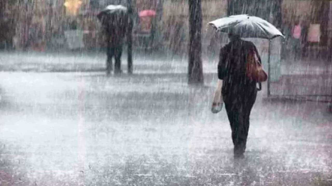 Karnataka Weather Today: ಬೆಂಗಳೂರಿನಲ್ಲಿ ಇಂದೂ ಚಳಿ, ಮಳೆ; ದಕ್ಷಿಣ ಒಳನಾಡಿನಲ್ಲಿ ಇನ್ನೆರಡು ದಿನ ಹಗುರ ಮಳೆ Karnataka Weather Today: ಬೆಂಗಳೂರಿನಲ್ಲಿ ಇಂದೂ ಚಳಿ, ಮಳೆ; ದಕ್ಷಿಣ ಒಳನಾಡಿನಲ್ಲಿ ಇನ್ನೆರಡು ದಿನ ಹಗುರ ಮಳೆ