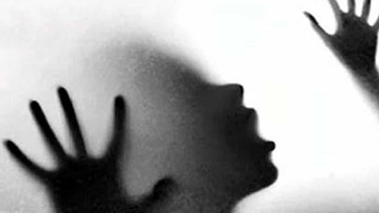 Shocking News: ಪಕ್ಕದಲ್ಲಿ ಮಲಗಿದ್ದ 9 ವರ್ಷದ ಮಗಳ ಮೇಲೆ ತಂದೆಯಿಂದಲೇ ಅತ್ಯಾಚಾರ! Shocking News: ಪಕ್ಕದಲ್ಲಿ ಮಲಗಿದ್ದ 9 ವರ್ಷದ ಮಗಳ ಮೇಲೆ ತಂದೆಯಿಂದಲೇ ಅತ್ಯಾಚಾರ!