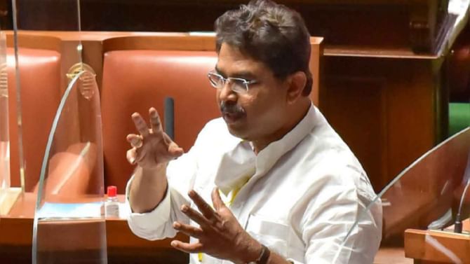 ಬೆಂಗಳೂರೊಂದರಲ್ಲೇ 38,888 ಎಕರೆ ಸರ್ಕಾರಿ ಜಮೀನು ಅತಿಕ್ರಮಣ! ವಿಚಾರಣೆಗೆ ವಿಶೇಷ ನ್ಯಾಯಾಲಯ ಸ್ಥಾಪನೆ ಬೆಂಗಳೂರೊಂದರಲ್ಲೇ 38,888 ಎಕರೆ ಸರ್ಕಾರಿ ಜಮೀನು ಅತಿಕ್ರಮಣ! ವಿಚಾರಣೆಗೆ ವಿಶೇಷ ನ್ಯಾಯಾಲಯ ಸ್ಥಾಪನೆ