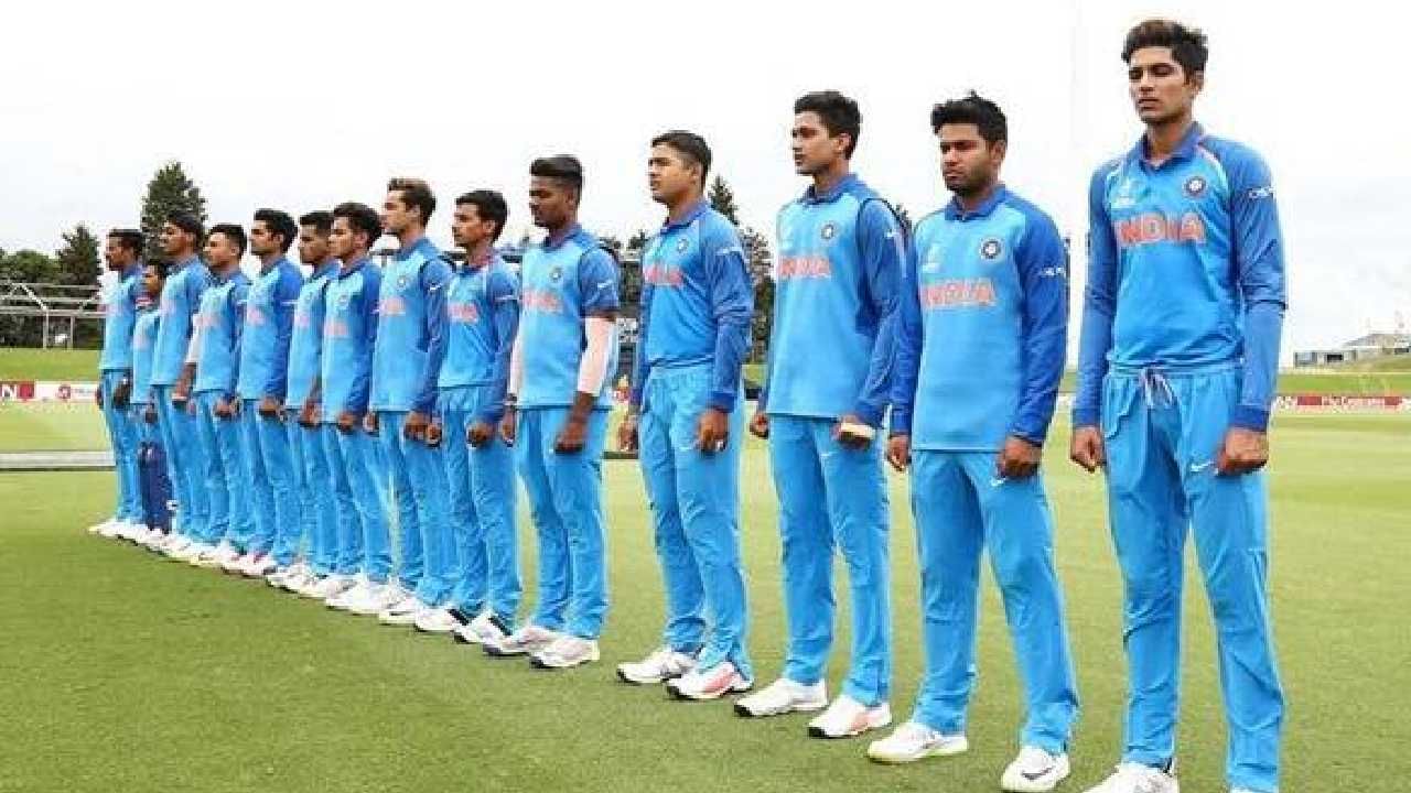 ಈ ಬಾರಿಯ U19 ವಿಶ್ವಕಪ್​ಗಾಗಿ ಭಾರತ ತಂಡ ಹೀಗಿದೆ: ಯಶ್ ಧುಲ್ (ನಾಯಕ), ಹರ್ನೂರ್ ಸಿಂಗ್, ಅಂಗ್‌ಕ್ರಿಶ್ ರಘುವಂಶಿ, ಎಸ್‌ಕೆ ರಶೀದ್ (ಉಪನಾಯಕ), ನಿಶಾಂತ್ ಸಿಂಧು, ಸಿದ್ಧಾರ್ಥ್ ಯಾದವ್, ಅನೀಶ್ವರ್ ಗೌತಮ್, ದಿನೇಶ್ ಬಾನಾ (WK), ಆರಾಧ್ಯ ಯಾದವ್ (WK), ರಾಜ್ ಅಂಗದ್ ಬಾವಾ, ಮಾನವ್ ಪರಾಖ್, ಕೌಶಲ್ ತಾಂಬೆ , ಆರ್ ಎಸ್ ಹಂಗರ್ಗೆಕರ್, ವಾಸು ವತ್ಸ್, ವಿಕ್ಕಿ ಓಸ್ತ್ವಾಲ್, ರವಿಕುಮಾರ್, ಗರ್ವ್ ಸಾಂಗ್ವಾನ್.