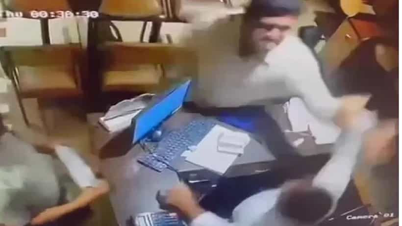 Viral Video: ಉಚಿತ ಊಟ, ಆಲ್ಕೋಹಾಲ್ ಕೊಡದಿದ್ದಕ್ಕೆ ಬಾರ್ ಕ್ಯಾಷಿಯರ್ ಕೆನ್ನೆಗೆ ಹೊಡೆದ ಪೊಲೀಸ್; ವಿಡಿಯೋ ವೈರಲ್