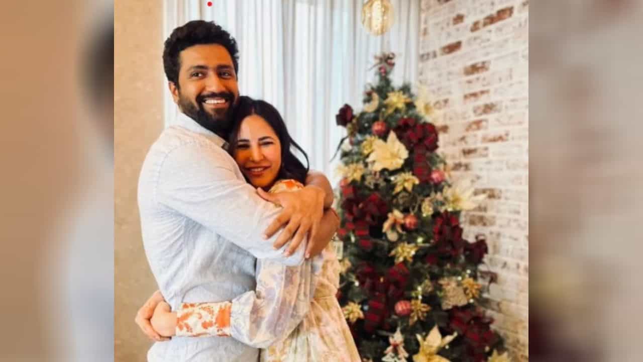 Katrina Kaif: ವಿಕ್ಕಿ ತೋಳಿನಲ್ಲಿ ಕತ್ರಿನಾ ಬಂಧಿ; ಈ ಚಿತ್ರಕ್ಕಿದೆ ವಿಶೇಷ ಹಿನ್ನೆಲೆ Katrina Kaif: ವಿಕ್ಕಿ ತೋಳಿನಲ್ಲಿ ಕತ್ರಿನಾ ಬಂಧಿ; ಈ ಚಿತ್ರಕ್ಕಿದೆ ವಿಶೇಷ ಹಿನ್ನೆಲೆ