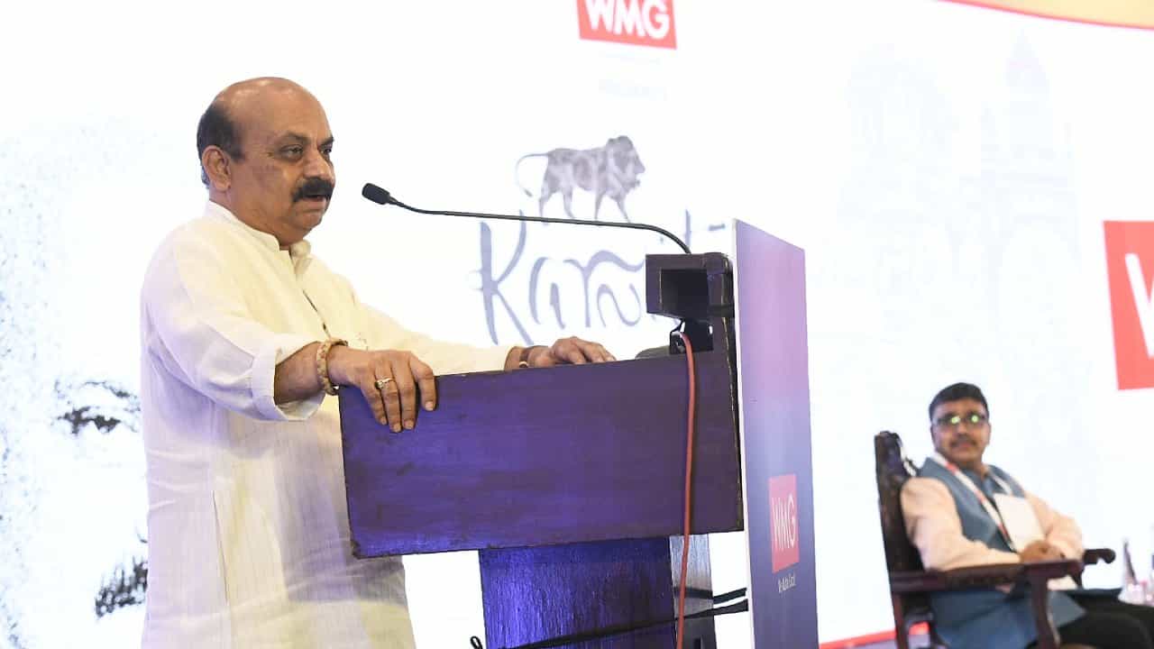 ದೇಶದ 5 ಟ್ರಿಲಿಯನ್ ಡಾಲರ್ ಆರ್ಥಿಕತೆ ಗುರಿಯಲ್ಲಿ ರಾಜ್ಯದ ಭಾಗ 1/3ರಷ್ಟಿರಬೇಕು ಎಂದ ಮುಖ್ಯಮಂತ್ರಿ ಬಸವರಾಜ ಬೊಮ್ಮಾಯಿ ದೇಶದ 5 ಟ್ರಿಲಿಯನ್ ಡಾಲರ್ ಆರ್ಥಿಕತೆ ಗುರಿಯಲ್ಲಿ ರಾಜ್ಯದ ಭಾಗ 1/3ರಷ್ಟಿರಬೇಕು ಎಂದ ಮುಖ್ಯಮಂತ್ರಿ ಬಸವರಾಜ ಬೊಮ್ಮಾಯಿ
