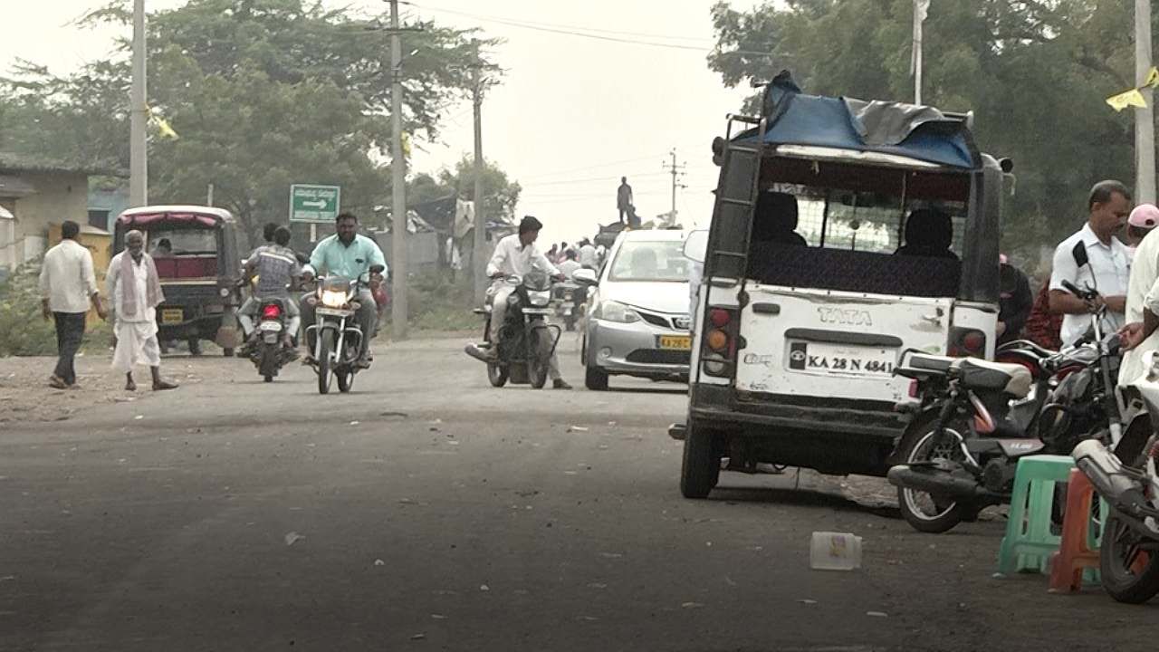 ವಿಜಯಪುರ: ಕರ್ನಾಟಕ- ಮಹಾರಾಷ್ಟ್ರ ಗಡಿಯಲ್ಲಿ ಹೆಸರಿಗೆ ಮಾತ್ರ ಚೆಕ್​ಪೋಸ್ಟ್; ತಪಾಸಣೆ ನಡೆಸದೆ ಸಿಬ್ಬಂದಿ ನಿರ್ಲಕ್ಷ್ಯ