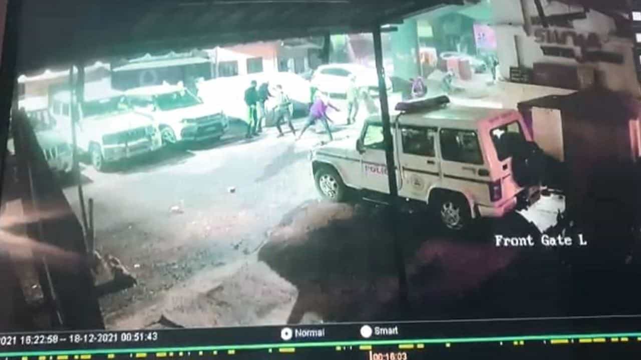 ಬೆಂಗಳೂರಿನಲ್ಲಿ ಶಿವಾಜಿ ಪುತ್ಥಳಿಗೆ ಕಪ್ಪು ಮಸಿ: ಬೆಳಗಾವಿಯಲ್ಲಿ ಪುಂಡರ ಅಟ್ಟಹಾಸ, ತಪ್ಪಿತಸ್ಥರನ್ನು ಯಾವುದೇ ಕಾರಣಕ್ಕೆ ನಮ್ಮ ಸರ್ಕಾರ ಬಿಡಲ್ಲ- ಗೃಹ ಸಚಿವ ಜ್ಞಾನೇಂದ್ರ ಬೆಂಗಳೂರಿನಲ್ಲಿ ಶಿವಾಜಿ ಪುತ್ಥಳಿಗೆ ಕಪ್ಪು ಮಸಿ: ಬೆಳಗಾವಿಯಲ್ಲಿ ಪುಂಡರ ಅಟ್ಟಹಾಸ, ತಪ್ಪಿತಸ್ಥರನ್ನು ಯಾವುದೇ ಕಾರಣಕ್ಕೆ ನಮ್ಮ ಸರ್ಕಾರ ಬಿಡಲ್ಲ- ಗೃಹ ಸಚಿವ ಜ್ಞಾನೇಂದ್ರ