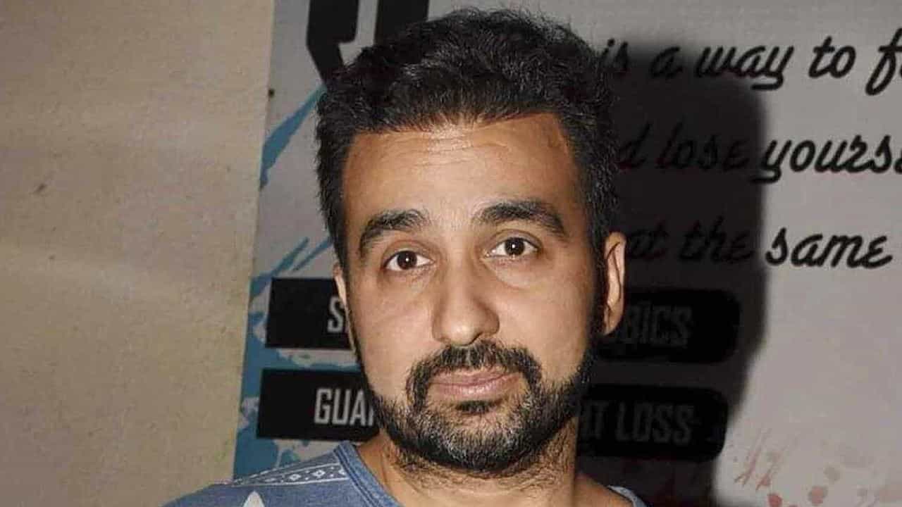 Raj Kundra: ಅಶ್ಲೀಲ ಚಿತ್ರ ಪ್ರಕರಣ; ರಾಜ್ ಕುಂದ್ರಾಗೆ ಬಂಧನದಿಂದ ತಾತ್ಕಾಲಿಕ ರಕ್ಷಣೆ ನೀಡಿದ ಸುಪ್ರೀಂ ಕೋರ್ಟ್ Raj Kundra: ಅಶ್ಲೀಲ ಚಿತ್ರ ಪ್ರಕರಣ; ರಾಜ್ ಕುಂದ್ರಾಗೆ ಬಂಧನದಿಂದ ತಾತ್ಕಾಲಿಕ ರಕ್ಷಣೆ ನೀಡಿದ ಸುಪ್ರೀಂ ಕೋರ್ಟ್