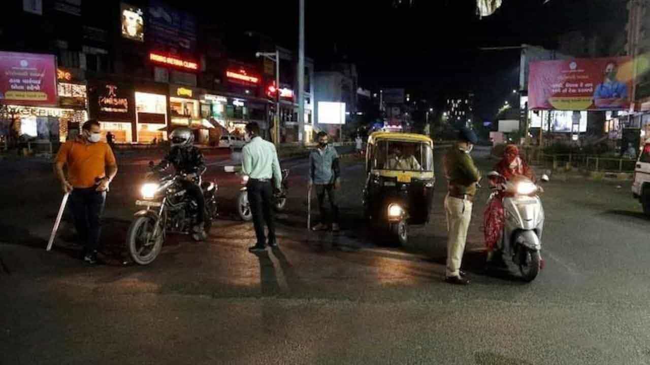 ಹರ್ಯಾಣದಲ್ಲಿ ರಾತ್ರಿ ಕರ್ಫ್ಯೂ, ಲಸಿಕೆ ಹಾಕದವರಿಗೆ ಸಾರ್ವಜನಿಕ ಸ್ಥಳಗಳಿಗೆ ಪ್ರವೇಶ ನಿಷೇಧ ಹರ್ಯಾಣದಲ್ಲಿ ರಾತ್ರಿ ಕರ್ಫ್ಯೂ, ಲಸಿಕೆ ಹಾಕದವರಿಗೆ ಸಾರ್ವಜನಿಕ ಸ್ಥಳಗಳಿಗೆ ಪ್ರವೇಶ ನಿಷೇಧ