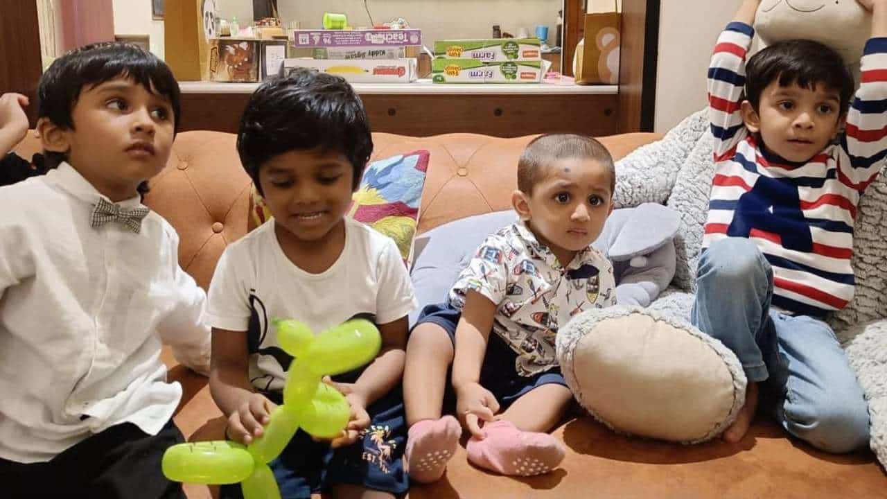 ಮೇಘನಾ ರಾಜ್-ಚಿರಂಜೀವಿ ಸರ್ಜಾ ಪುತ್ರ ರಾಯನ್ ರಾಜ್ ಸರ್ಜಾ ಫೋಟೋಗಳು ಸೋಶಿಯಲ್ ಮೀಡಿಯಾದಲ್ಲಿ ಸಖತ್ ವೈರಲ್ ಆಗುತ್ತವೆ. ಈ ಫೋಟೋಗಳಿಗೆ ಫ್ಯಾನ್ಸ್ ಮೆಚ್ಚುಗೆ ಸೂಚಿಸುತ್ತಾರೆ.