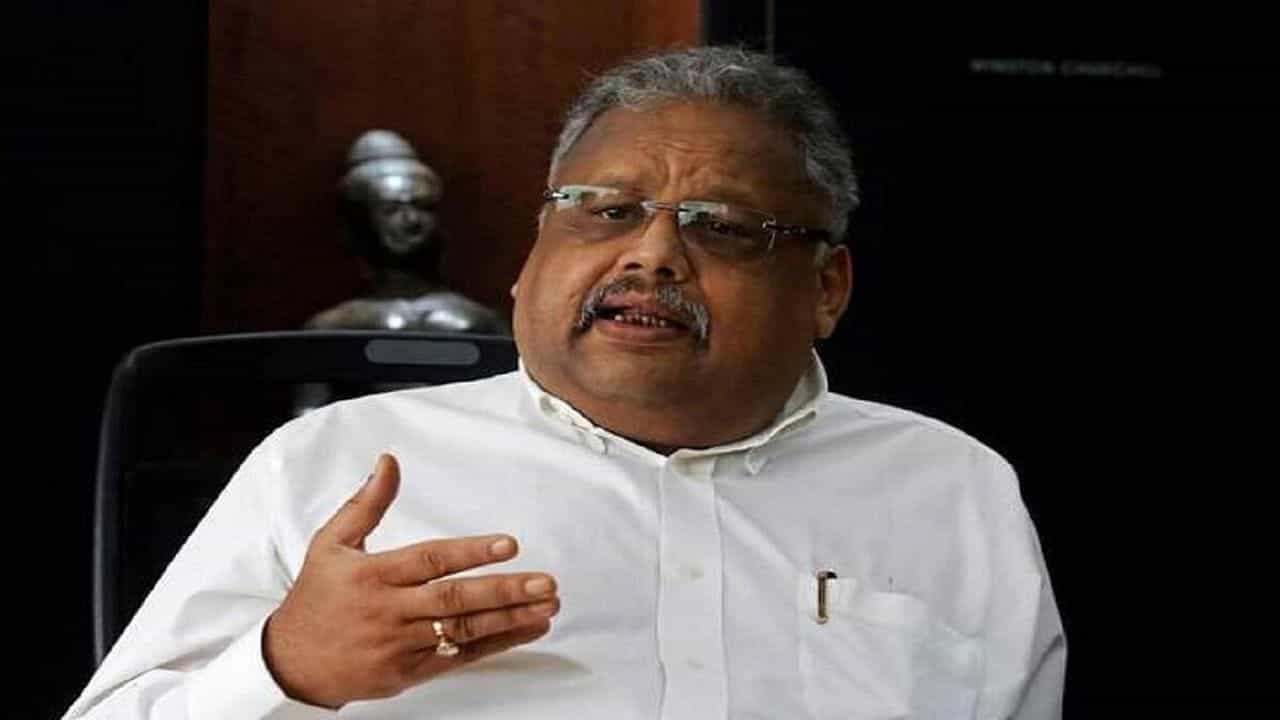 Rakesh Jhunjhunwala: ಕೇವಲ 10 ನಿಮಿಷದಲ್ಲಿ ಈ ಷೇರಿನಿಂದ 318 ಕೋಟಿ ರೂ. ಕಳೆದುಕೊಂಡ ರಾಕೇಶ್ ಜುಂಜುನ್ವಾಲಾ Rakesh Jhunjhunwala: ಕೇವಲ 10 ನಿಮಿಷದಲ್ಲಿ ಈ ಷೇರಿನಿಂದ 318 ಕೋಟಿ ರೂ. ಕಳೆದುಕೊಂಡ ರಾಕೇಶ್ ಜುಂಜುನ್ವಾಲಾ
