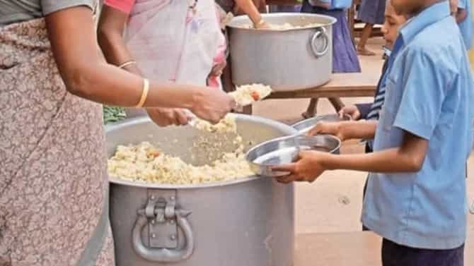 ಹಾವೇರಿ: ಬಿಸಿ ಊಟದಲ್ಲಿ ಹಲ್ಲಿ; 81 ಮಕ್ಕಳು ಅಸ್ವಸ್ಥ, ತಾಲೂಕು ಆಸ್ಪತ್ರೆಯಲ್ಲಿ ಚಿಕಿತ್ಸೆ