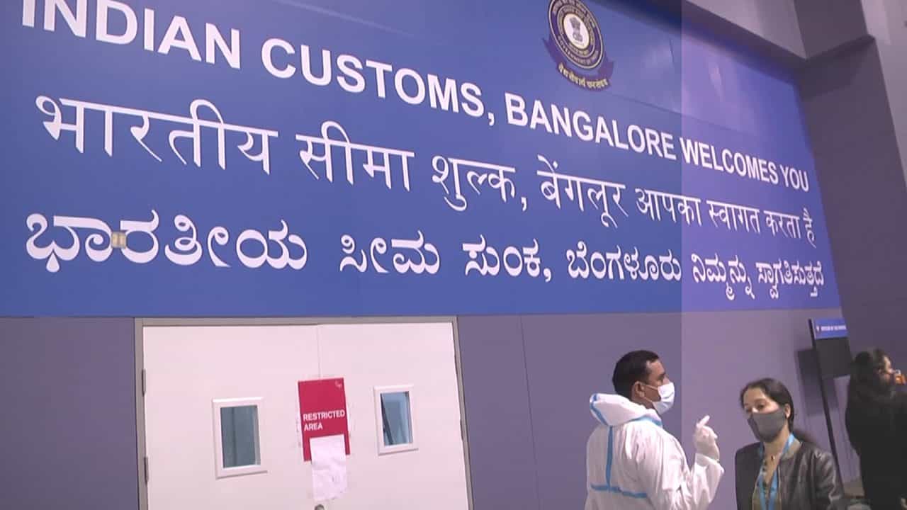ಏರ್ಪೋರ್ಟ್ನಲ್ಲಿ ಚೆಕಿಂಗ್ ವೇಳೆ 40 ಲಕ್ಷದ ವಾಚ್ ತೆಗೆಯಲು ಪ್ರಯಾಣಿಕನ ಕಿರಿಕ್: ಮುಂದೇನಾಯ್ತು? ಏರ್ಪೋರ್ಟ್ನಲ್ಲಿ ಚೆಕಿಂಗ್ ವೇಳೆ 40 ಲಕ್ಷದ ವಾಚ್ ತೆಗೆಯಲು ಪ್ರಯಾಣಿಕನ ಕಿರಿಕ್: ಮುಂದೇನಾಯ್ತು?