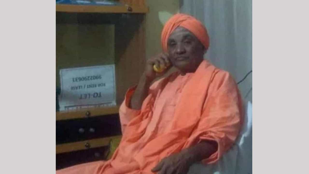 ರಾಮನಗರ: ನೇಣು ಬಿಗಿದ ಸ್ಥಿತಿಯಲ್ಲಿ ಚಿಲುಮೆ ಮಠದ ಬಸವಲಿಂಗ ಸ್ವಾಮೀಜಿಯ ಮೃತದೇಹ ಪತ್ತೆ ರಾಮನಗರ: ನೇಣು ಬಿಗಿದ ಸ್ಥಿತಿಯಲ್ಲಿ ಚಿಲುಮೆ ಮಠದ ಬಸವಲಿಂಗ ಸ್ವಾಮೀಜಿಯ ಮೃತದೇಹ ಪತ್ತೆ