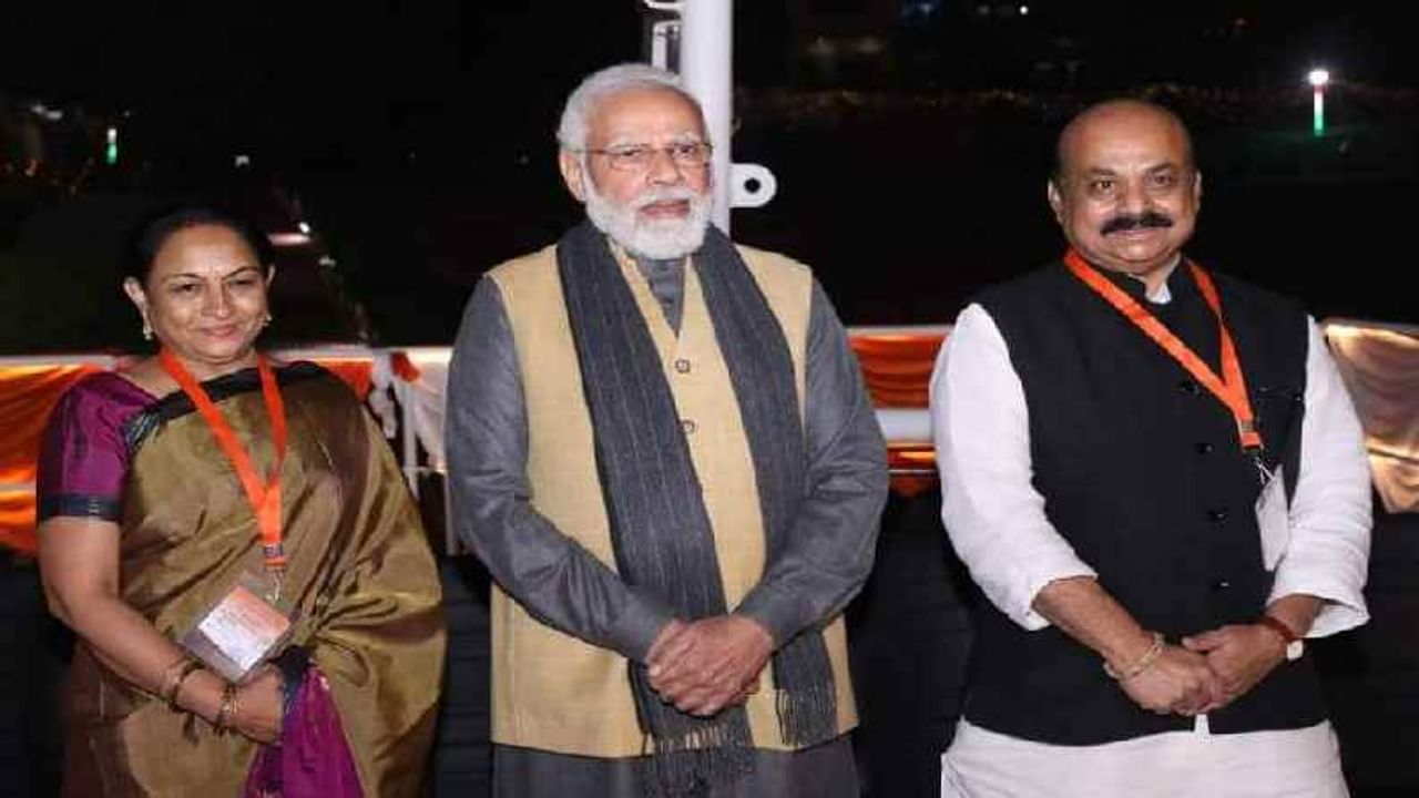 ಸಿಎಂ ಬಸವರಾಜ ಬೊಮ್ಮಾಯಿ ಮತ್ತು ಪತ್ನಿ ಚನ್ನಮ್ಮ ಪ್ರಧಾನಿ ಮೋದಿ ಅವರನ್ನು ಭೇಟಿಯಾದ ಕ್ಷಣ