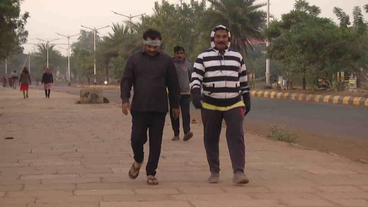 ಬಿರುಬಿಸಿಲಿಗೆ ಕುಖ್ಯಾತಿಯಾದ ಬೀದರ್ ಜಿಲ್ಲೆ ಈಗ ಕೂಲ್ ಕೂಲ್! ಸ್ವೆಟ್ಟರ್, ಜರ್ಕಿನ್ ಹಾಕಿಯೂ ನಡುಗುತ್ತಿರುವ ಜನ ಬಿರುಬಿಸಿಲಿಗೆ ಕುಖ್ಯಾತಿಯಾದ ಬೀದರ್ ಜಿಲ್ಲೆ ಈಗ ಕೂಲ್ ಕೂಲ್! ಸ್ವೆಟ್ಟರ್, ಜರ್ಕಿನ್ ಹಾಕಿಯೂ ನಡುಗುತ್ತಿರುವ ಜನ