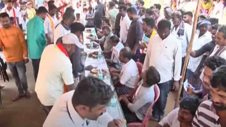 ಬಿಸಿಬಿಸಿ ರಾಗಿಮುದ್ದೆ-ನಾಟಿ ಕೋಳಿ ಸಾರಿನ ಘಮ, ಐದೂವರೆ ಮುದ್ದೆ ತಿಂದು ಗೆದ್ದು ತೇಗಿದ ಶೂರ! ಬಿಸಿಬಿಸಿ ರಾಗಿಮುದ್ದೆ-ನಾಟಿ ಕೋಳಿ ಸಾರಿನ ಘಮ, ಐದೂವರೆ ಮುದ್ದೆ ತಿಂದು ಗೆದ್ದು ತೇಗಿದ ಶೂರ!