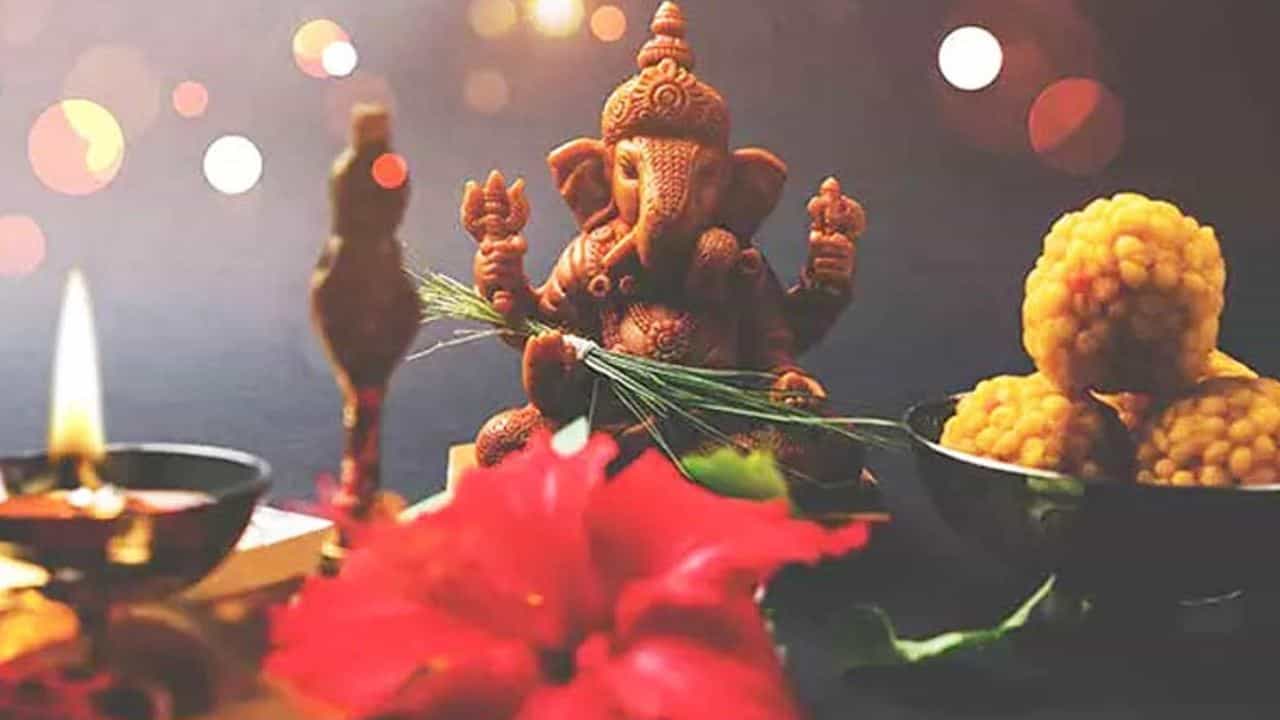 Sankashti Chaturthi: ಇಂದು ಸಂಕಷ್ಟ ಚತುರ್ಥಿ; ಈ ದಿನದ ವಿಶೇಷತೆ ಜತೆಗೆ ಚಂದ್ರೋದಯದ ಸಮಯ ತಿಳಿಯಿರಿ Sankashti Chaturthi: ಇಂದು ಸಂಕಷ್ಟ ಚತುರ್ಥಿ; ಈ ದಿನದ ವಿಶೇಷತೆ ಜತೆಗೆ ಚಂದ್ರೋದಯದ ಸಮಯ ತಿಳಿಯಿರಿ
