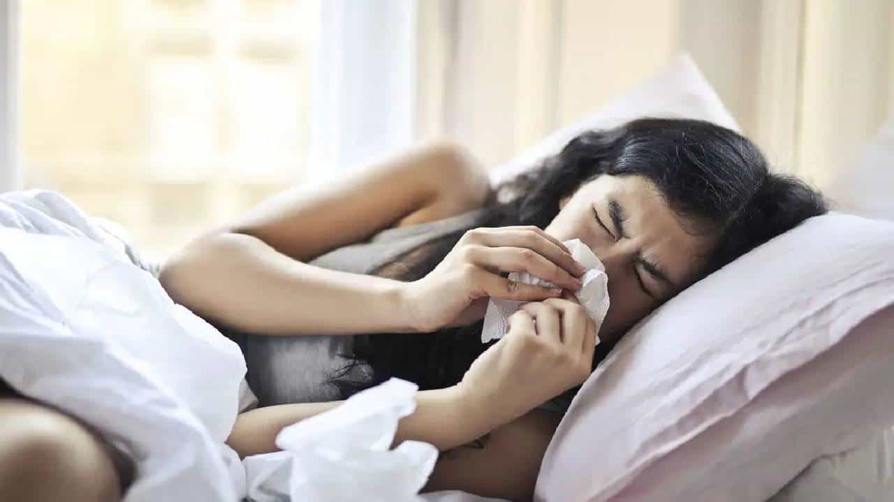 Omicron Symptoms : ಈ ಲಕ್ಷಣಗಳು ಕಂಡುಬಂದರೆ ಓಮಿಕ್ರಾನ್ ಸೋಂಕು ತಗುಲಿರಬಹುದು: ಎಚ್ಚರಿಕೆಯಿಂದಿರಿ Omicron Symptoms : ಈ ಲಕ್ಷಣಗಳು ಕಂಡುಬಂದರೆ ಓಮಿಕ್ರಾನ್ ಸೋಂಕು ತಗುಲಿರಬಹುದು: ಎಚ್ಚರಿಕೆಯಿಂದಿರಿ