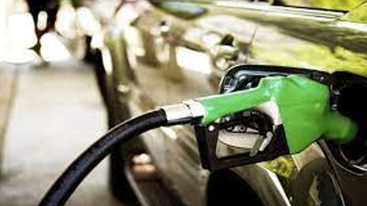 Petrol Price Today: ಪ್ರಮುಖ ನಗರಗಳಲ್ಲಿ ಇಂದು ಲೀಟರ್ ಪೆಟ್ರೋಲ್, ಡೀಸೆಲ್ ಬೆಲೆ ಎಷ್ಟಿದೆ ತಿಳಿಯಿರಿ