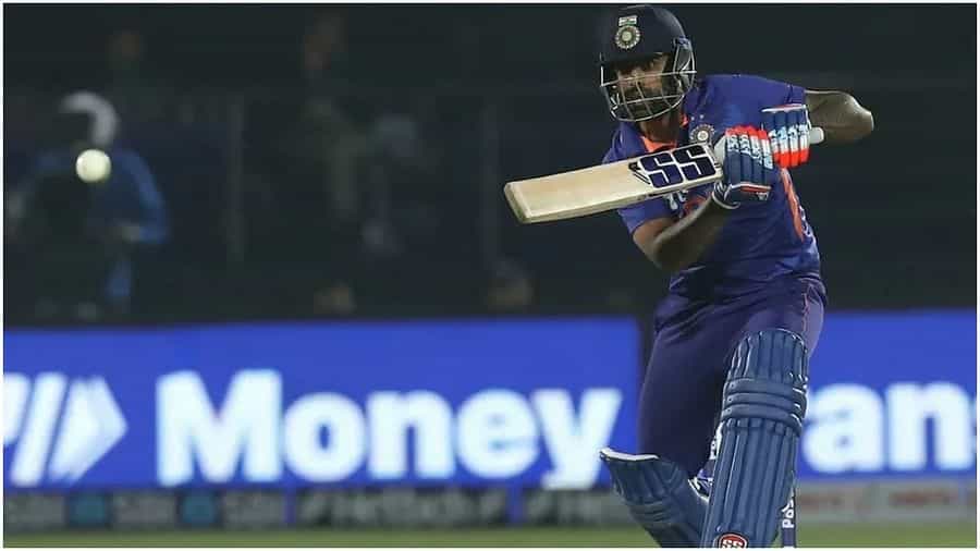 Suryakumar Yadav: 5 ಸಿಕ್ಸರ್, 37 ಬೌಂಡರಿ! 152 ಎಸೆತಗಳಲ್ಲಿ 249 ರನ್ ಚಚ್ಚಿದ ಸೂರ್ಯಕುಮಾರ್ ಯಾದವ್ Suryakumar Yadav: 5 ಸಿಕ್ಸರ್, 37 ಬೌಂಡರಿ! 152 ಎಸೆತಗಳಲ್ಲಿ 249 ರನ್ ಚಚ್ಚಿದ ಸೂರ್ಯಕುಮಾರ್ ಯಾದವ್