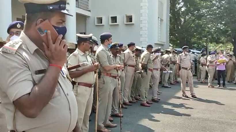 ಉಪ್ಪಿನಂಗಡಿ: ಪಿಎಫ್ಐ ಕಾರ್ಯಕರ್ತರ ಮೇಲೆ ಲಾಠಿಚಾರ್ಜ್ ಖಂಡಿಸಿ ಪಿಎಫ್ಐ ಕಚೇರಿಯಿಂದ ಎಸ್ಪಿ ಕಚೇರಿಗೆ ಮೆರವಣಿಗೆ