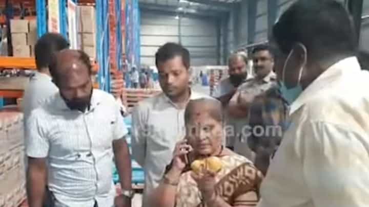 ಮೈಸೂರಿನಲ್ಲಿ ನಕಲಿ ತುಪ್ಪ ಜಾಲ ಪತ್ತೆ ಪ್ರಕರಣ; ಬೆಂಗಳೂರಿನ ಗೋಡೌನ್ ಮೇಲೆ ಮಾದನಾಯಕನಹಳ್ಳಿ ಪೊಲೀಸರು ದಾಳಿ ಮೈಸೂರಿನಲ್ಲಿ ನಕಲಿ ತುಪ್ಪ ಜಾಲ ಪತ್ತೆ ಪ್ರಕರಣ; ಬೆಂಗಳೂರಿನ ಗೋಡೌನ್ ಮೇಲೆ ಮಾದನಾಯಕನಹಳ್ಳಿ ಪೊಲೀಸರು ದಾಳಿ